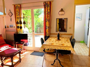 Villa Mitoyenne avec Piscine et Parking Privé, à 15 min de la Plage et Activités Nautiques - FR-1-607-62
